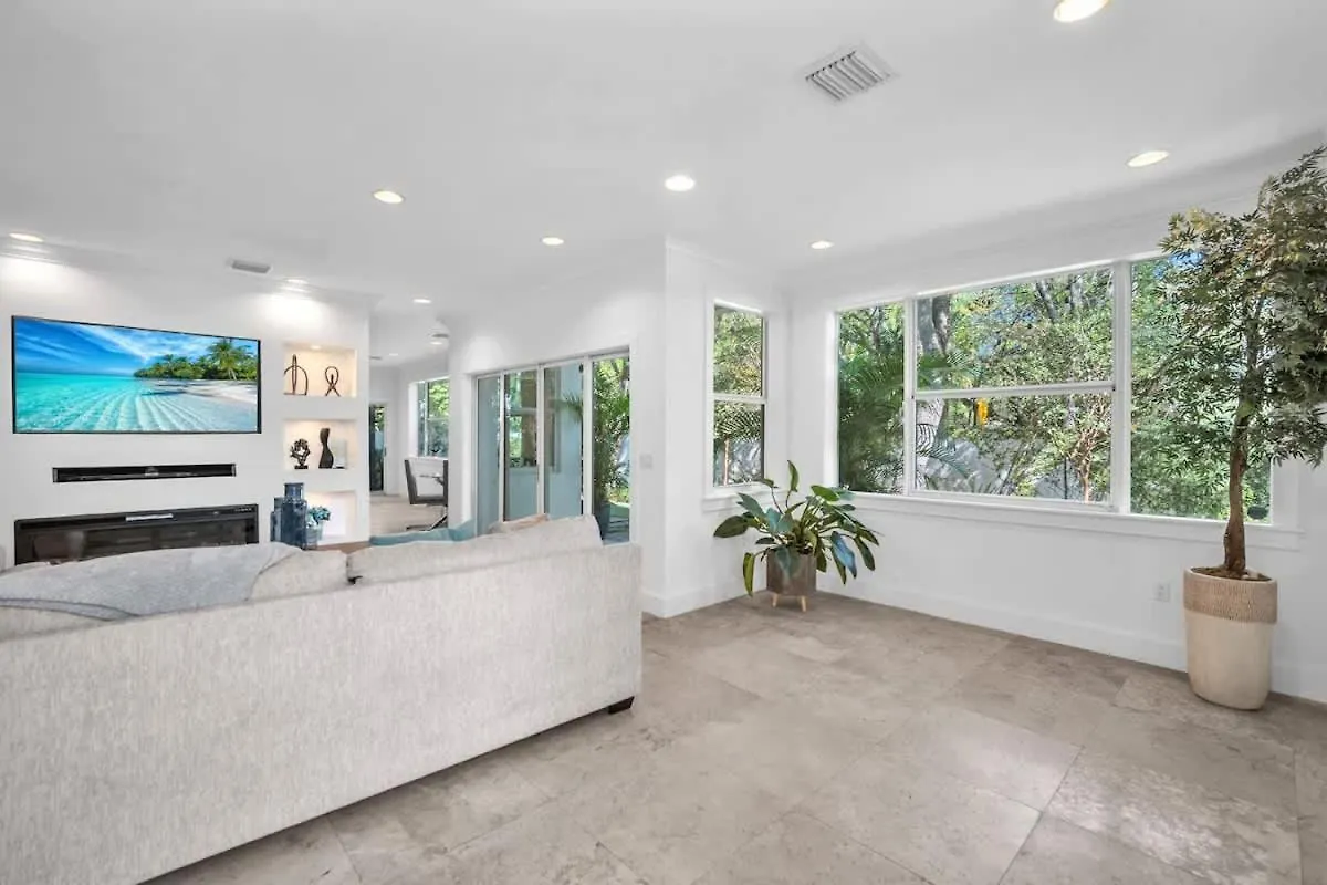 Grove Walk Manor 3br Oasis In The Grove Family בית נופש