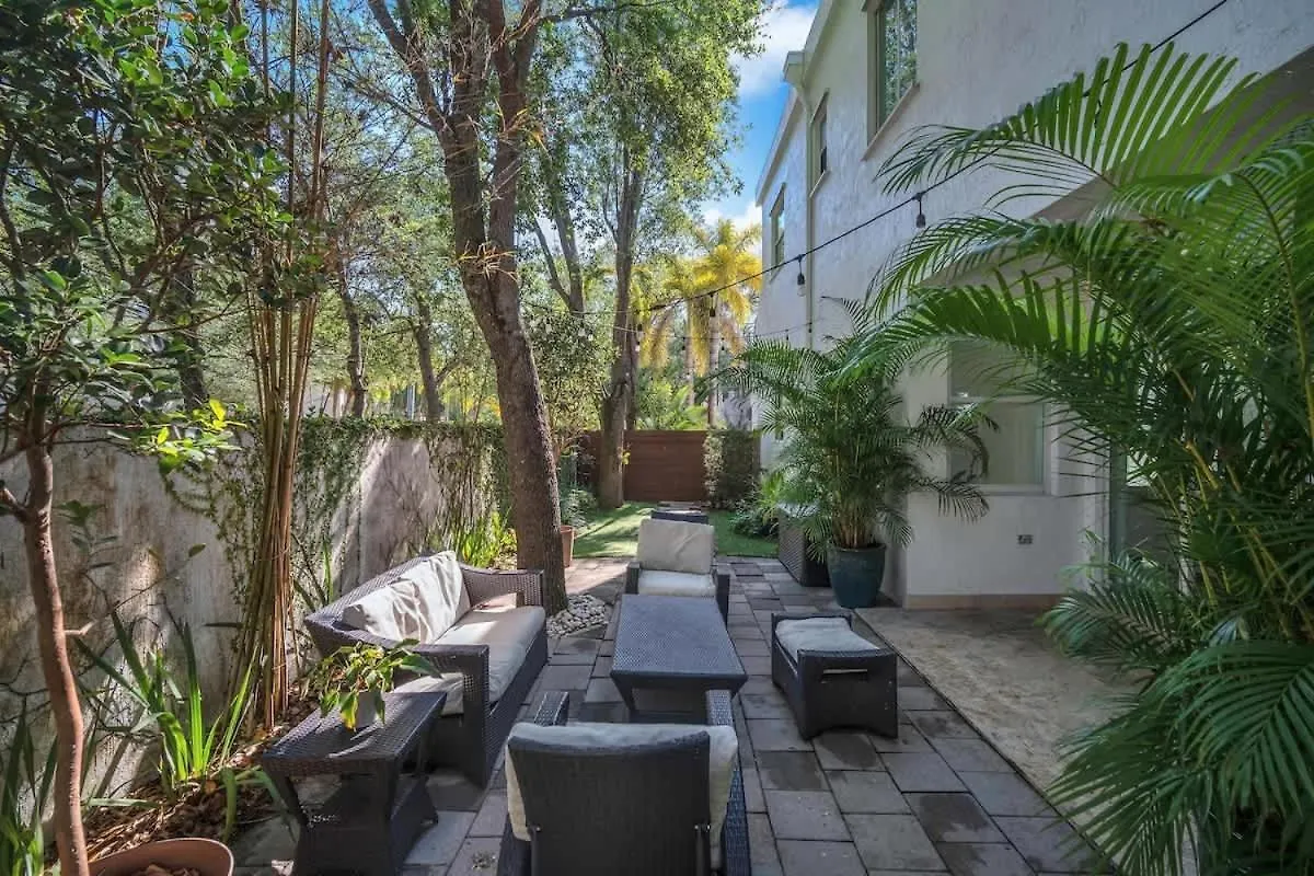 בית נופש Grove Walk Manor 3br Oasis In The Grove Family מיאמי