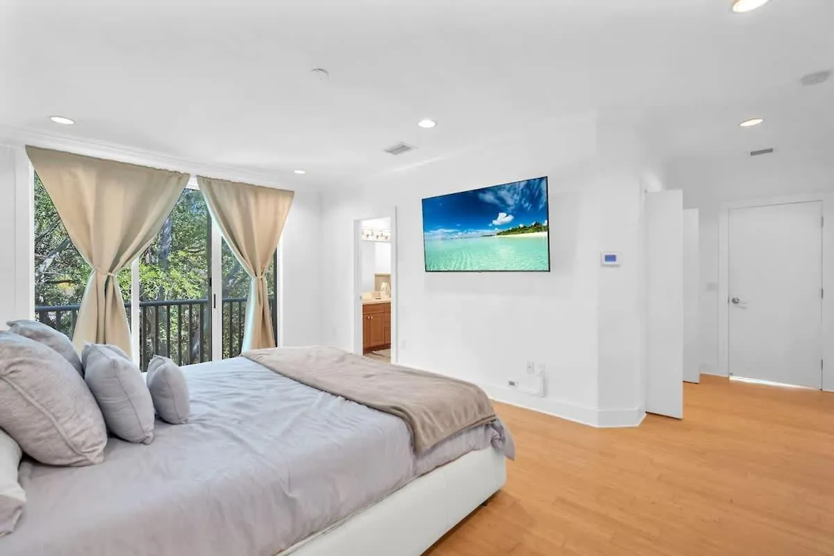 Grove Walk Manor 3br Oasis In The Grove Family * מיאמי