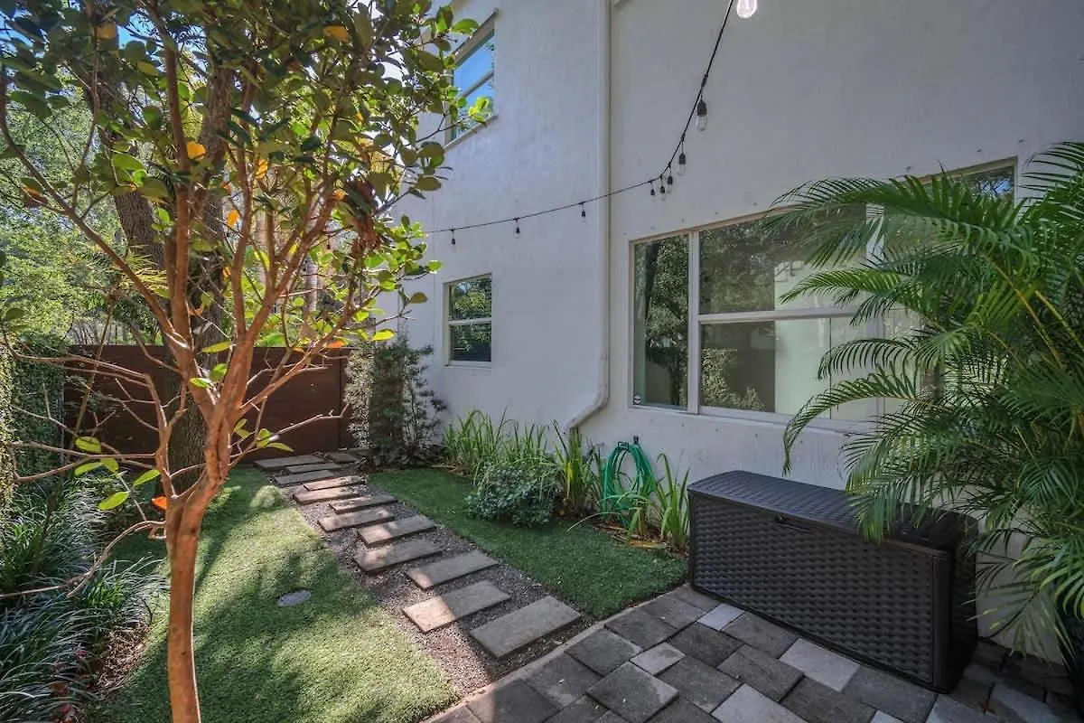 בית נופש Grove Walk Manor 3br Oasis In The Grove Family