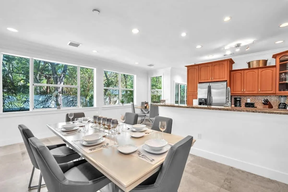 Grove Walk Manor 3br Oasis In The Grove Family בית נופש