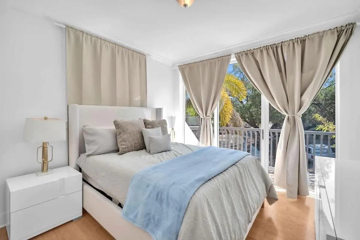 בית נופש Grove Walk Manor 3br Oasis In The Grove Family *