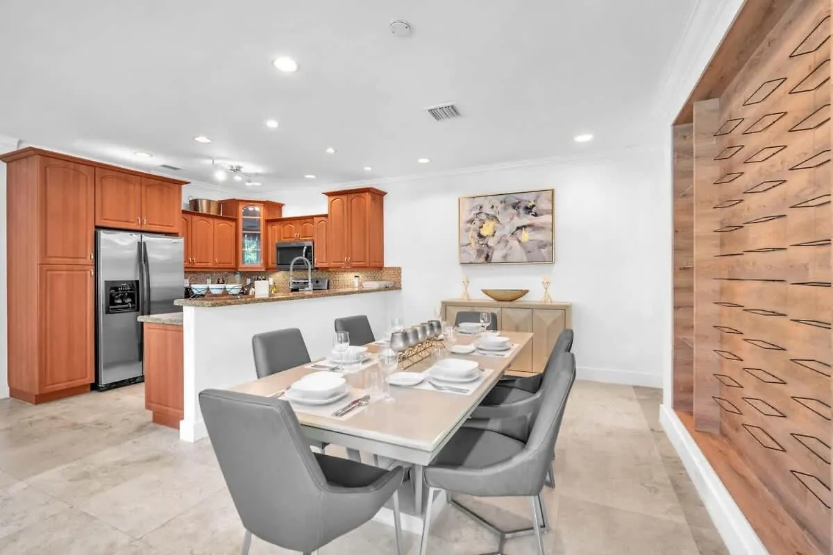 Grove Walk Manor 3br Oasis In The Grove Family * מיאמי