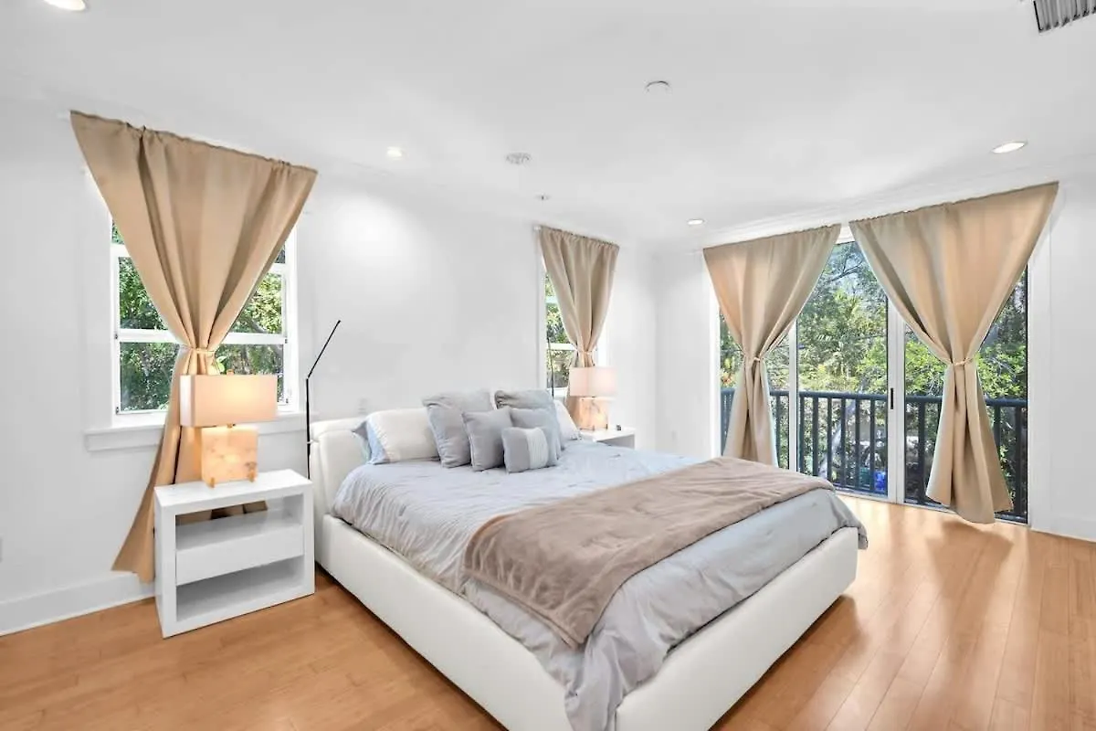 Grove Walk Manor 3br Oasis In The Grove Family מיאמי