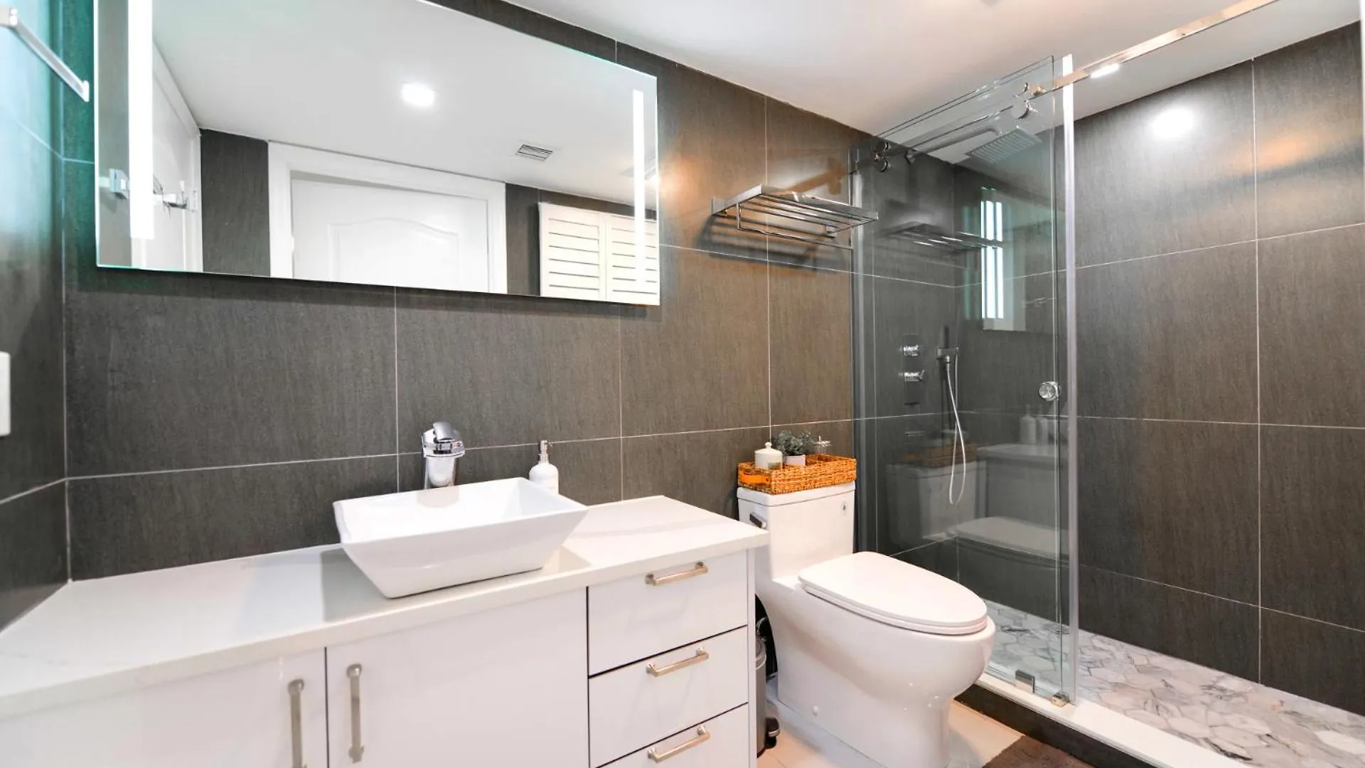 Elegant 2br Retreat Brickell Miami