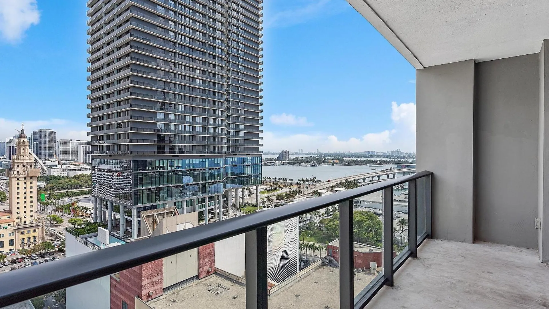 New! X Lounge V - High-rise With Rooftop Pool In Downtown Aparthotel *