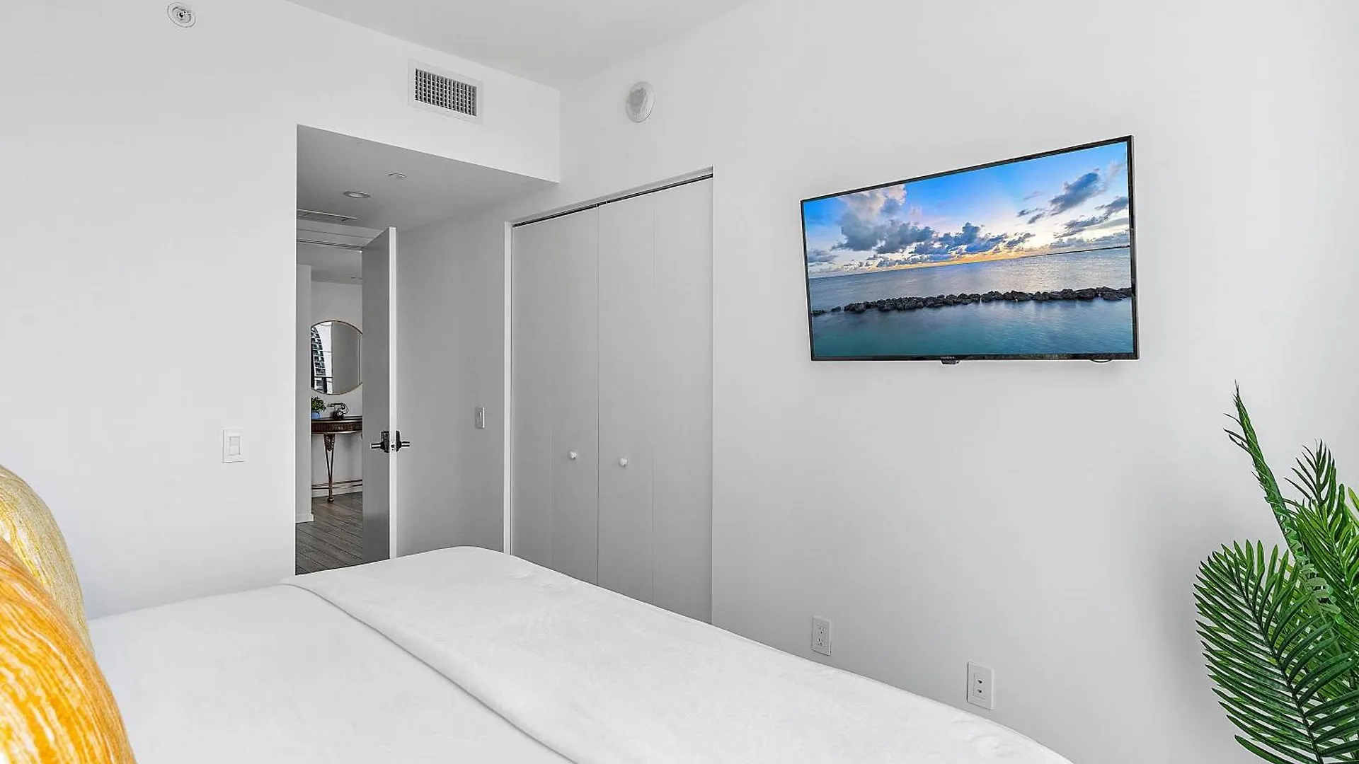 New! X Lounge V - High-rise With Rooftop Pool In Downtown Aparthotel *