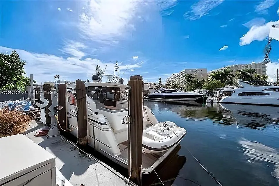 וילה River Villa-pool, Hot Tub, Dock, Big Garden