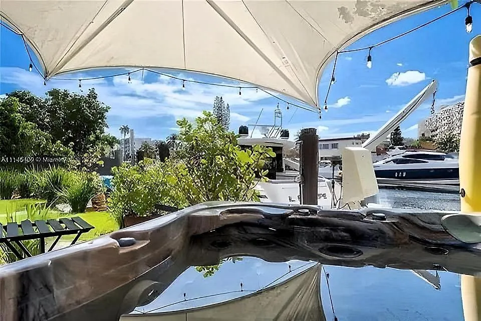 וילה River Villa-pool, Hot Tub, Dock, Big Garden *