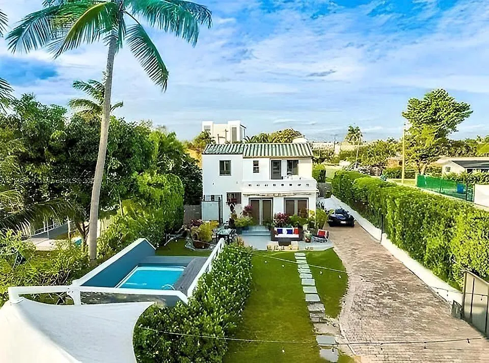 וילה River Villa-pool, Hot Tub, Dock, Big Garden מיאמי