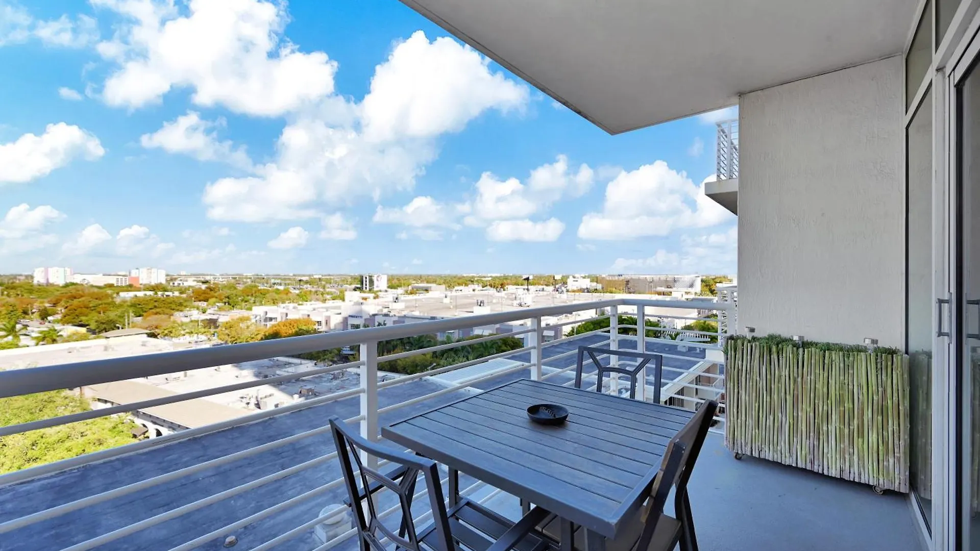 Exclusive Unit In Sunshine Miami