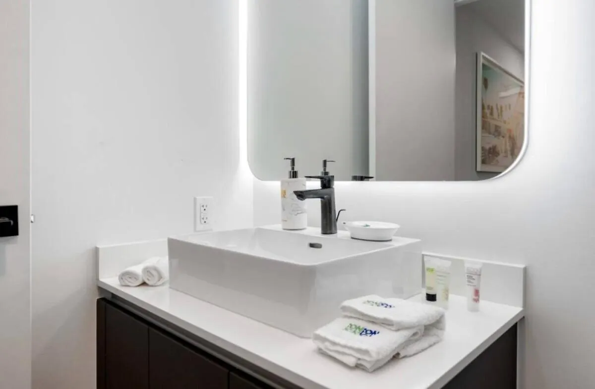 Modern Luxe In Downtown With Rooftop Pool And Gym *