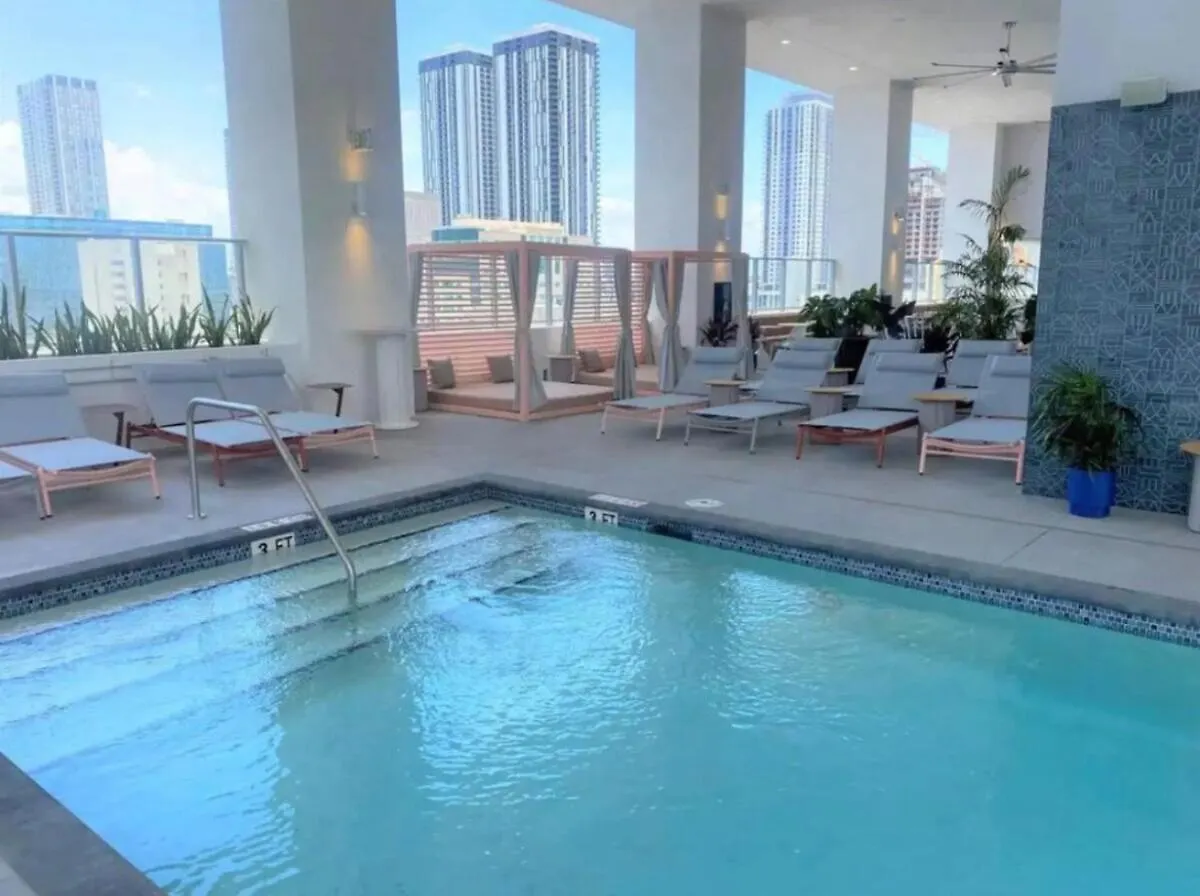 Modern Luxe In Downtown With Rooftop Pool And Gym *