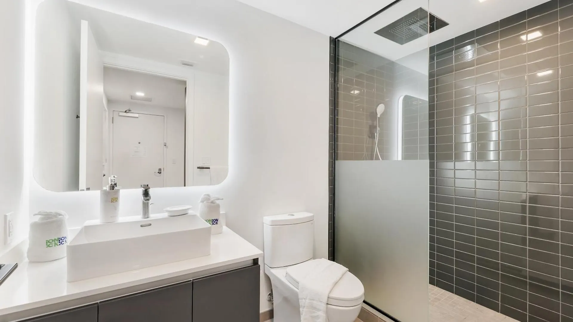 Appartamento Modern Luxe In Downtown With Rooftop Pool And Gym