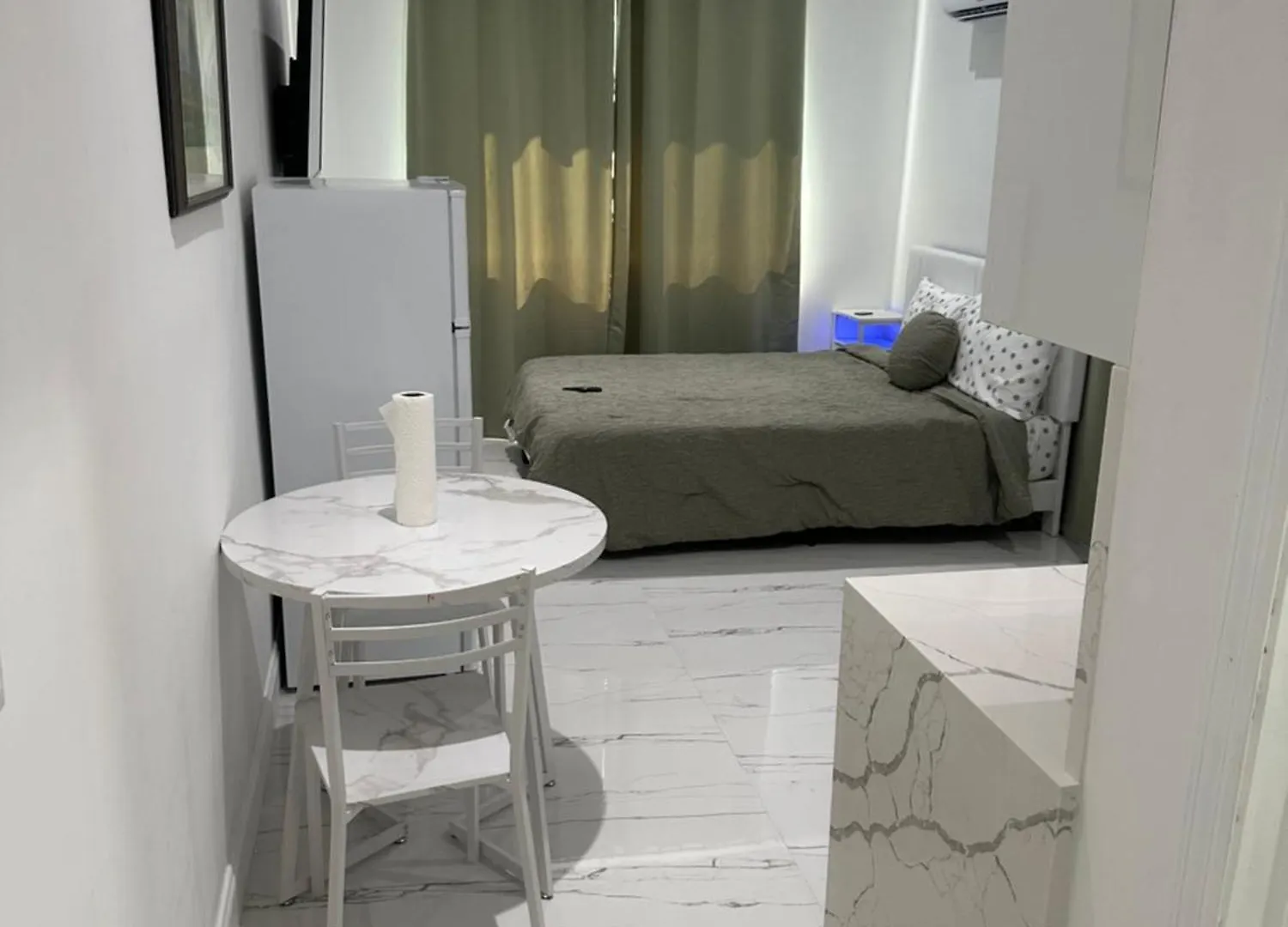 The White And Back * Miami