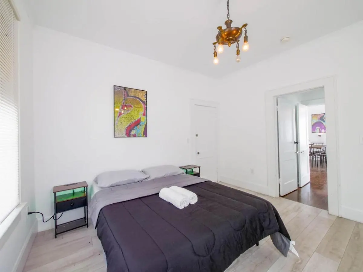Unique Stylish 2-bedroom Getaway * 迈阿密