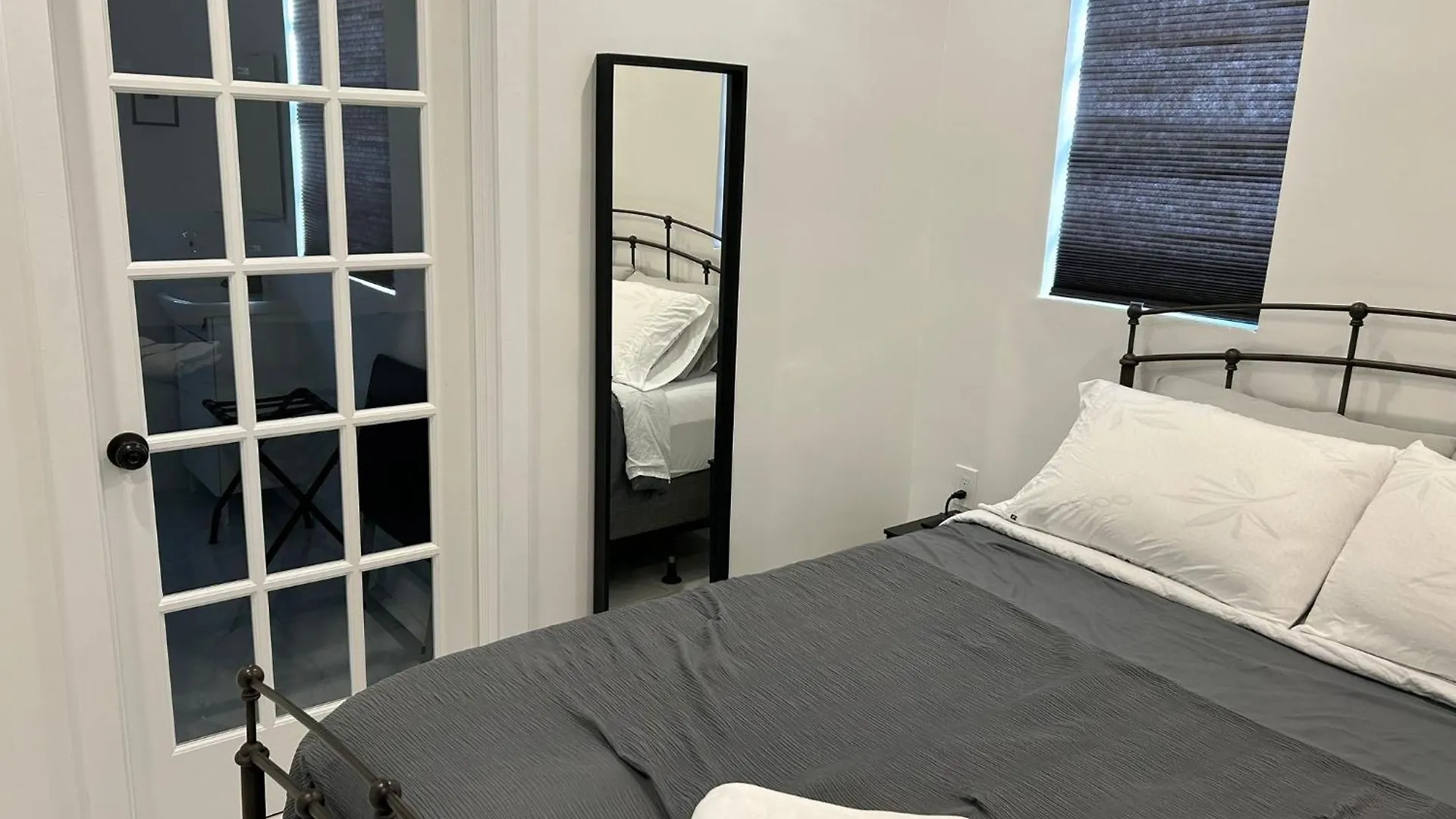 Homestay Gorgeous Private Room, Near The Airport - Free Parking - 02 *