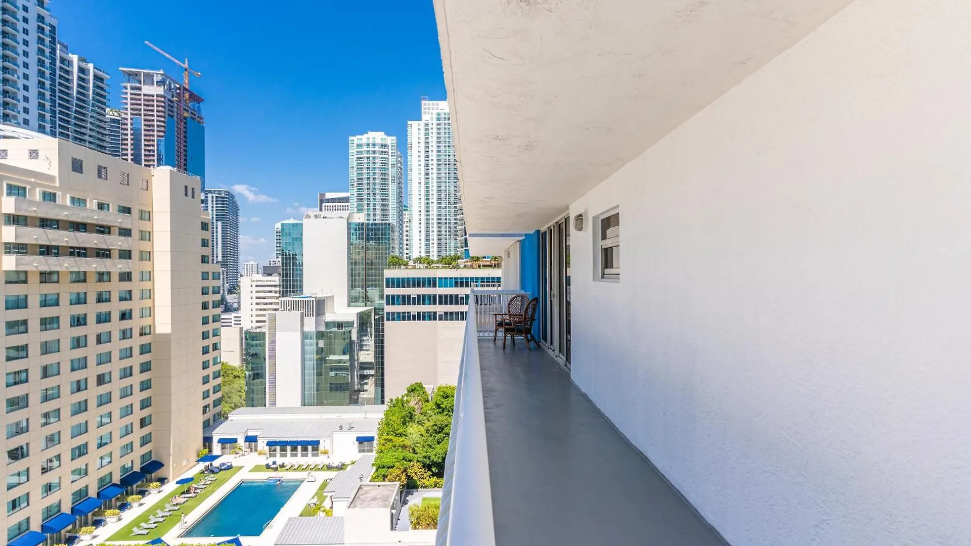 2 Bed With A Pool & Gym- Free Garage Parking Appartement