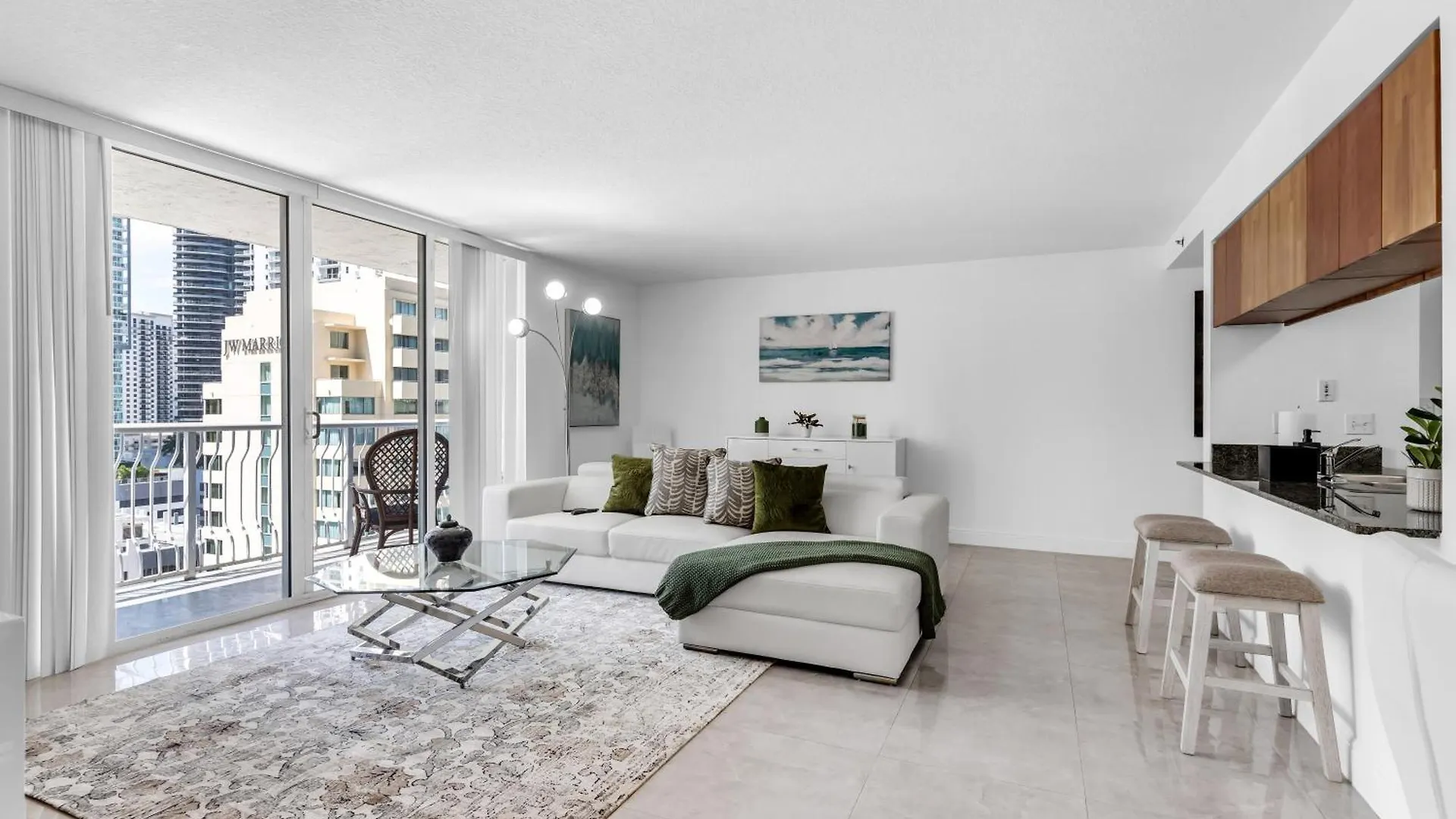 2 Bed With A Pool & Gym- Free Garage Parking Appartement *