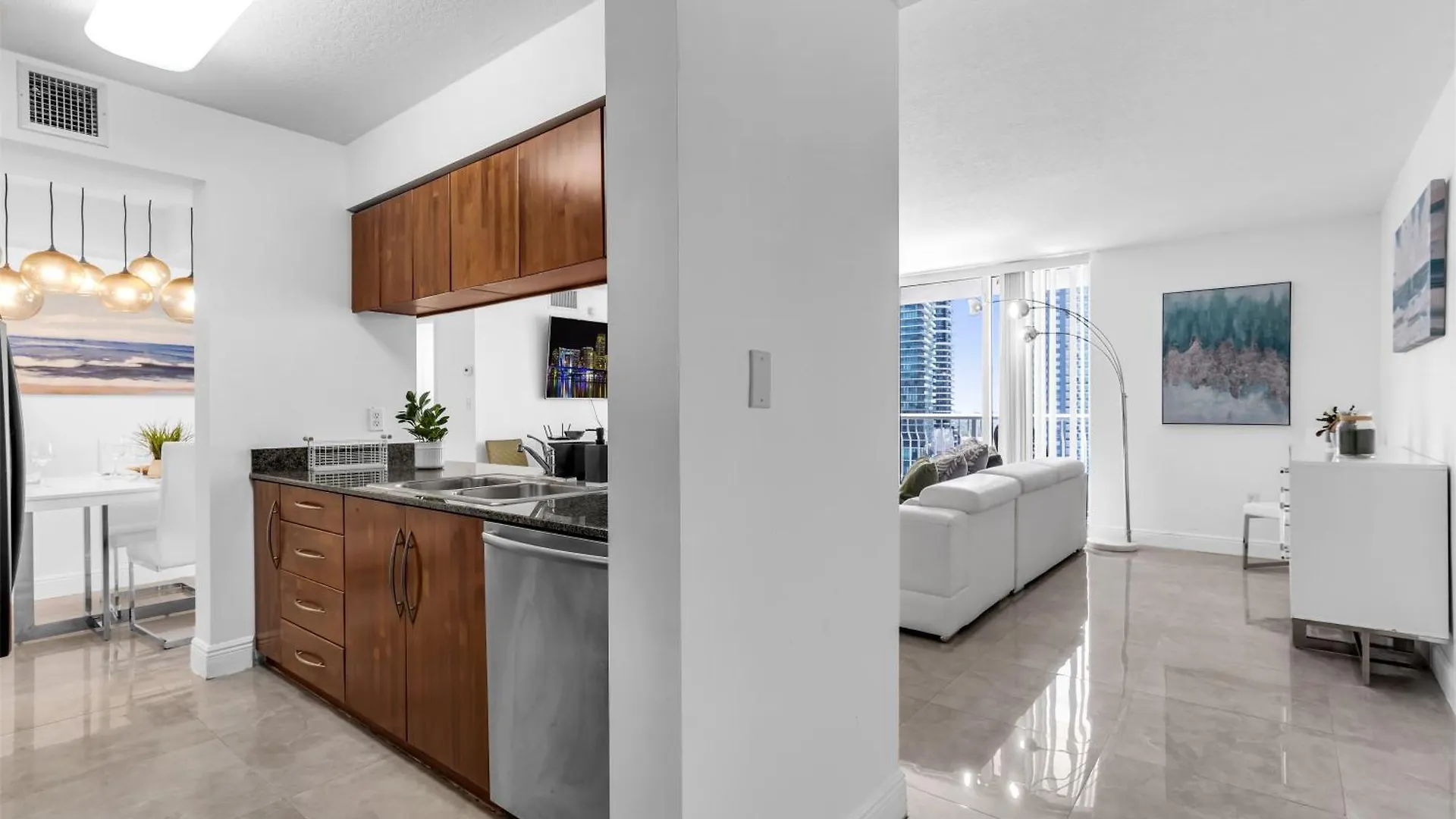 Appartement 2 Bed With A Pool & Gym- Free Garage Parking *