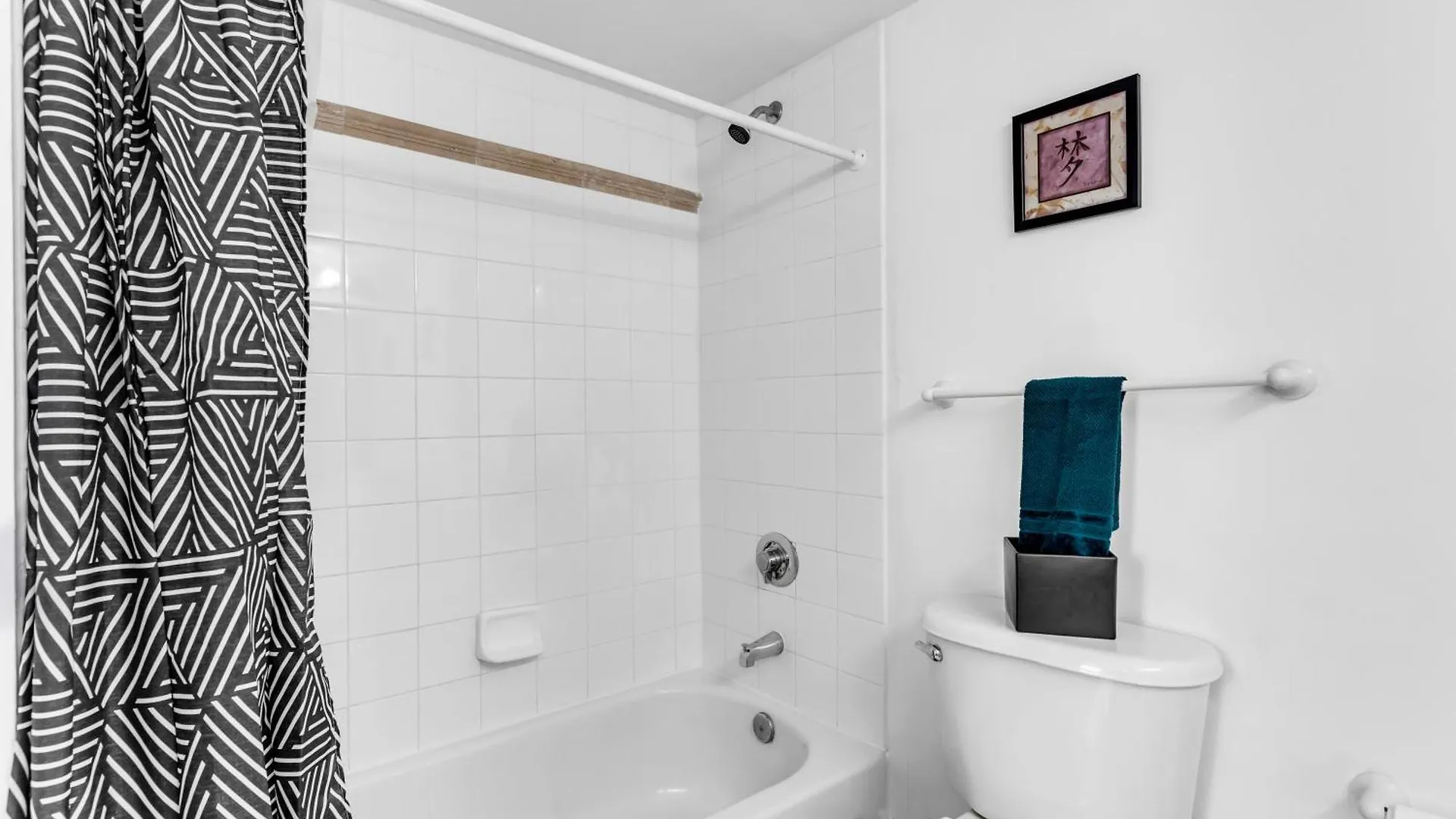 2 Bed With A Pool & Gym- Free Garage Parking Miami