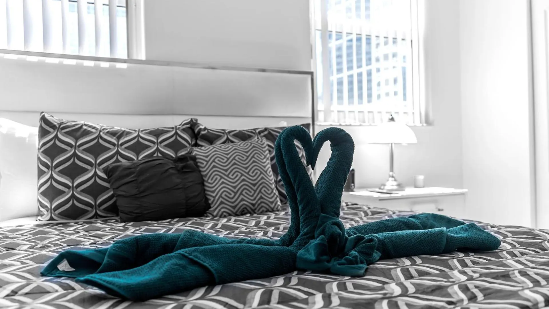 2 Bed With A Pool & Gym- Free Garage Parking Appartement