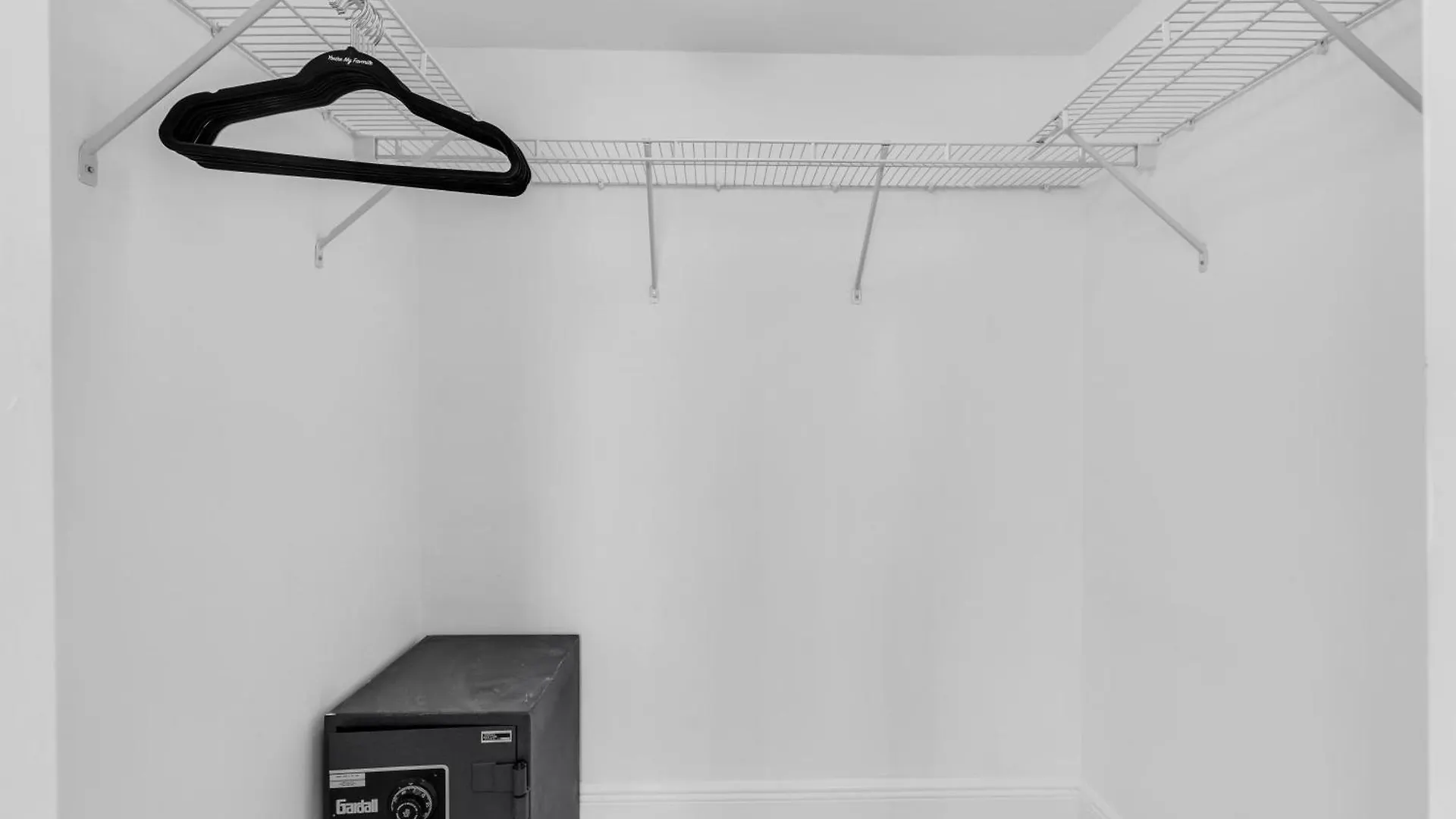 Appartement 2 Bed With A Pool & Gym- Free Garage Parking