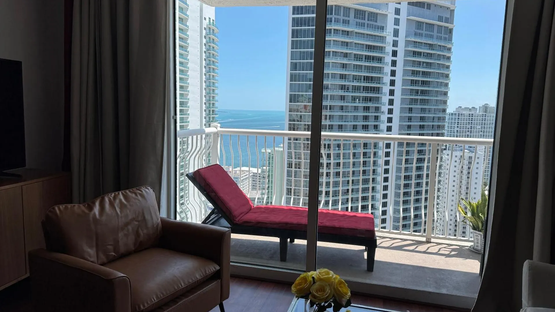 Brickell Unit, Amazing View, Balcony, Pool, 1 Free Parking Apartament Miami