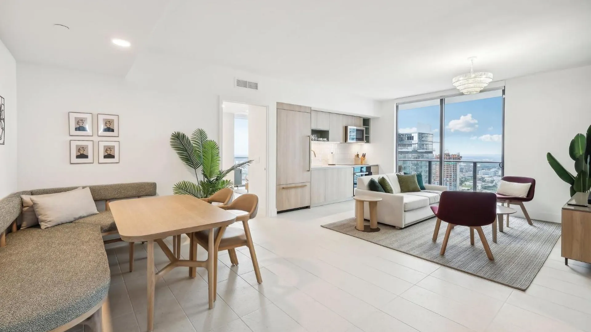 Stunning Lux 2 Bed 2 Bath With Panoramic View From Balcony *