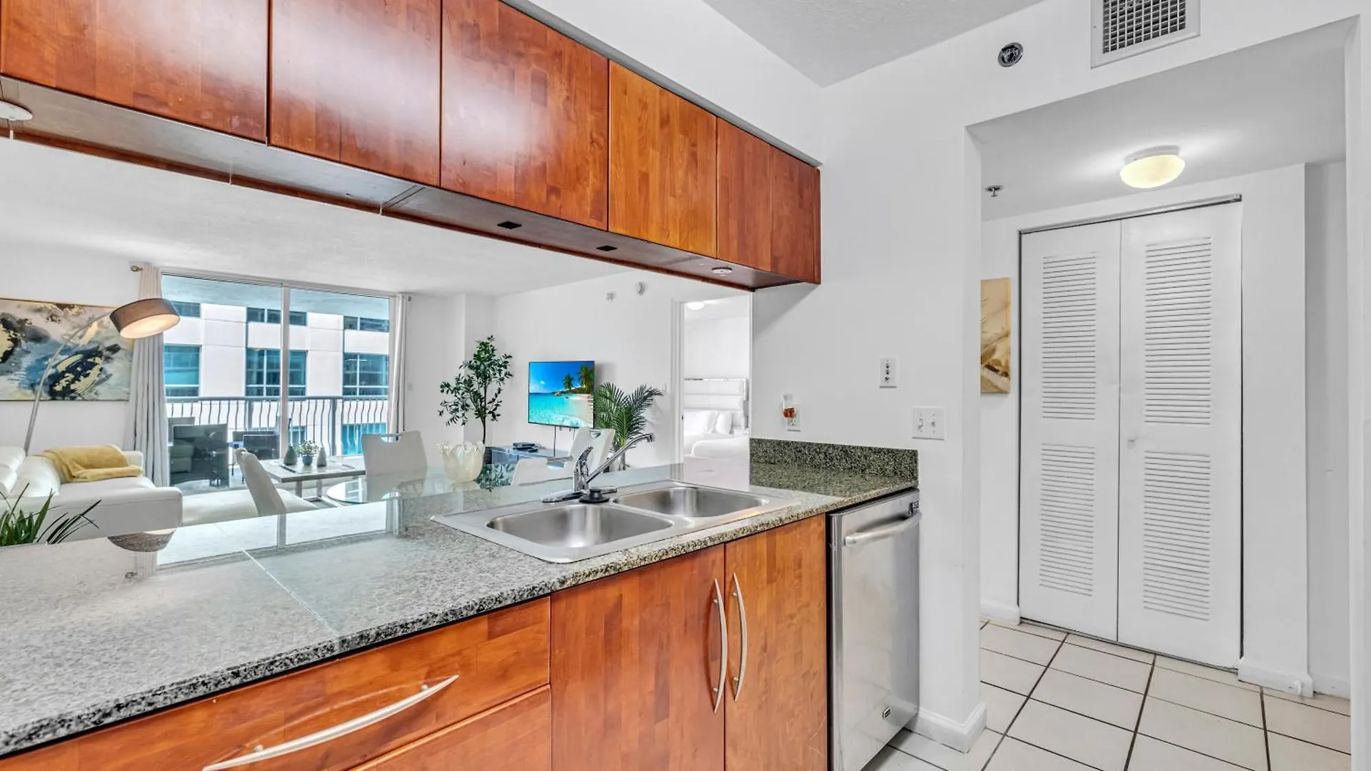 Brickell 1 Bed 1 Bath Free Parking
