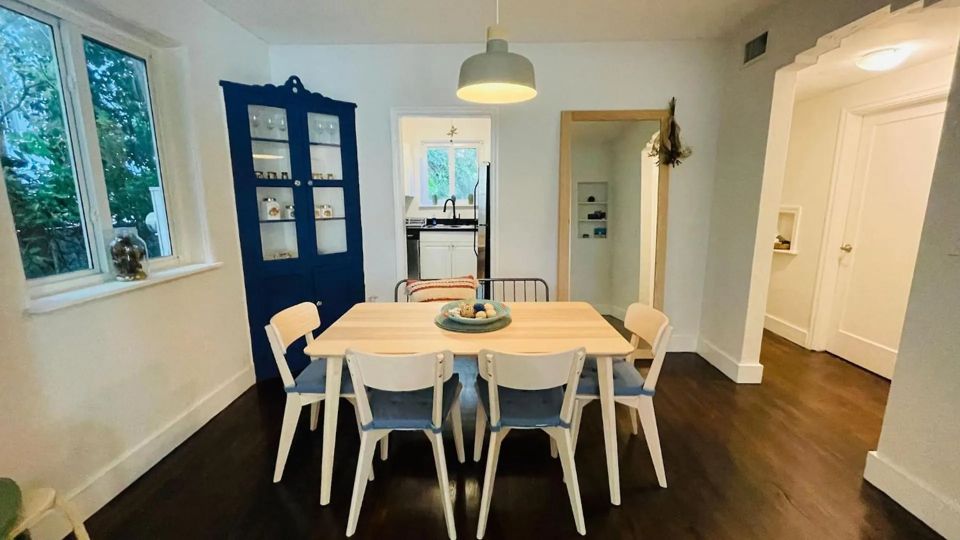 3 Bedroom With Backyard Oasis Daire