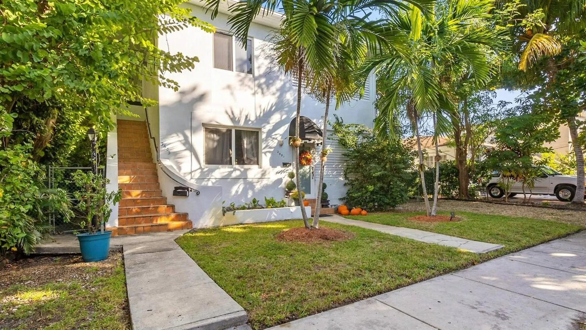 3 Bedroom With Backyard Oasis * Miami