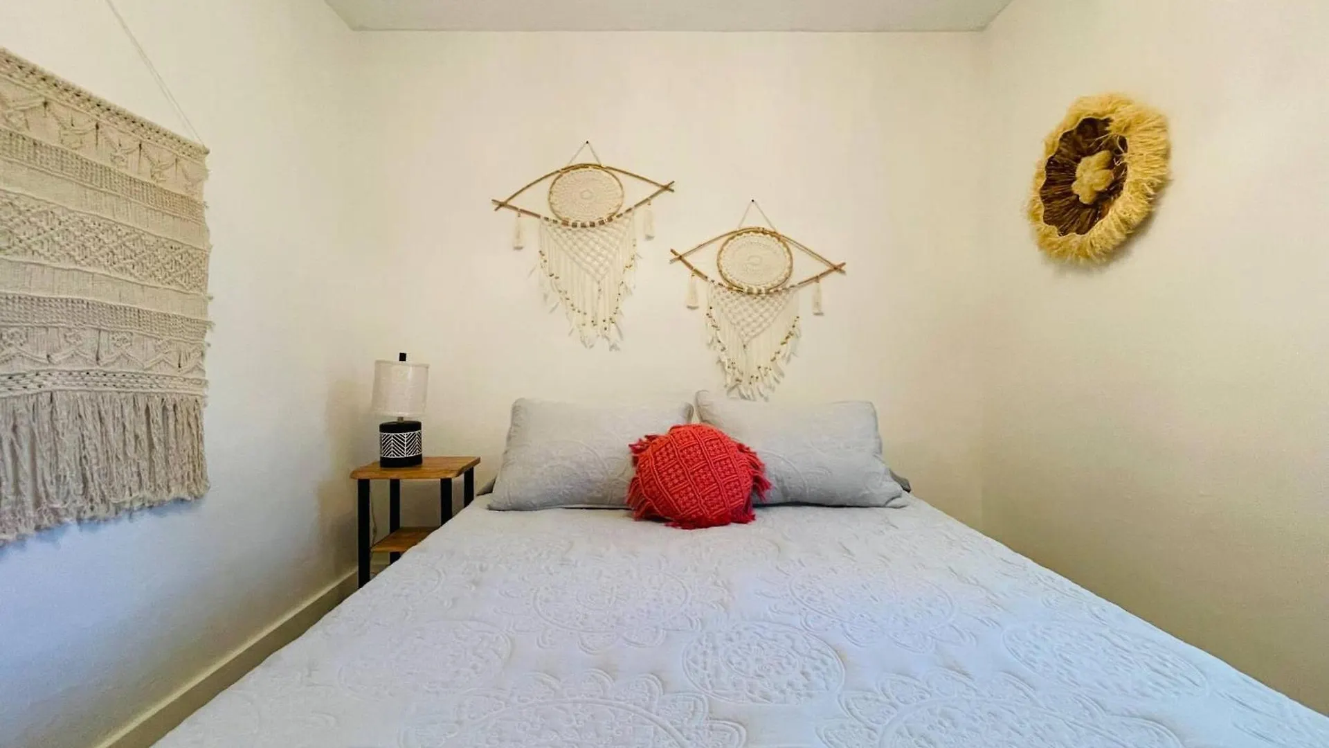 Daire 3 Bedroom With Backyard Oasis
