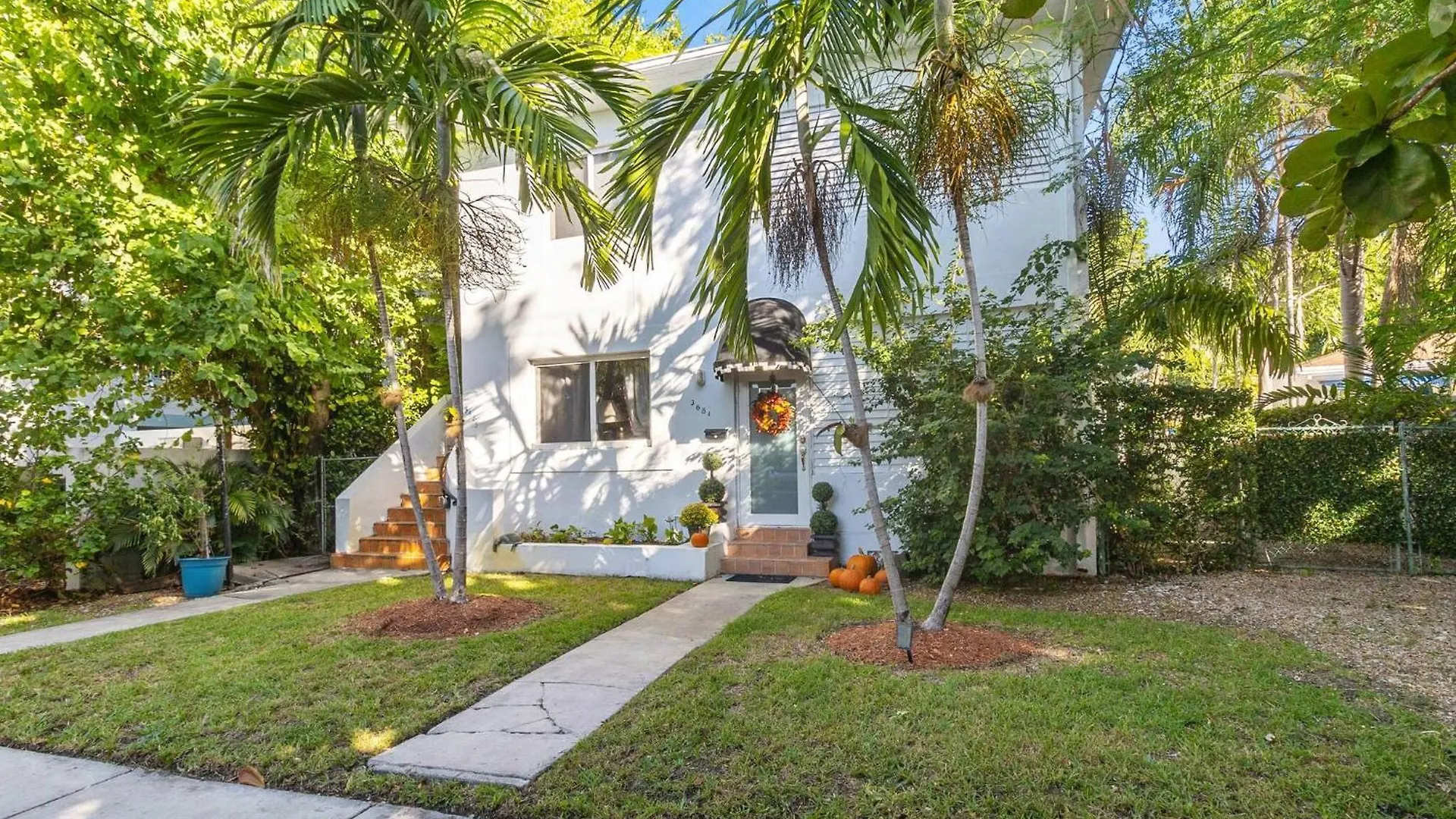 Daire 3 Bedroom With Backyard Oasis