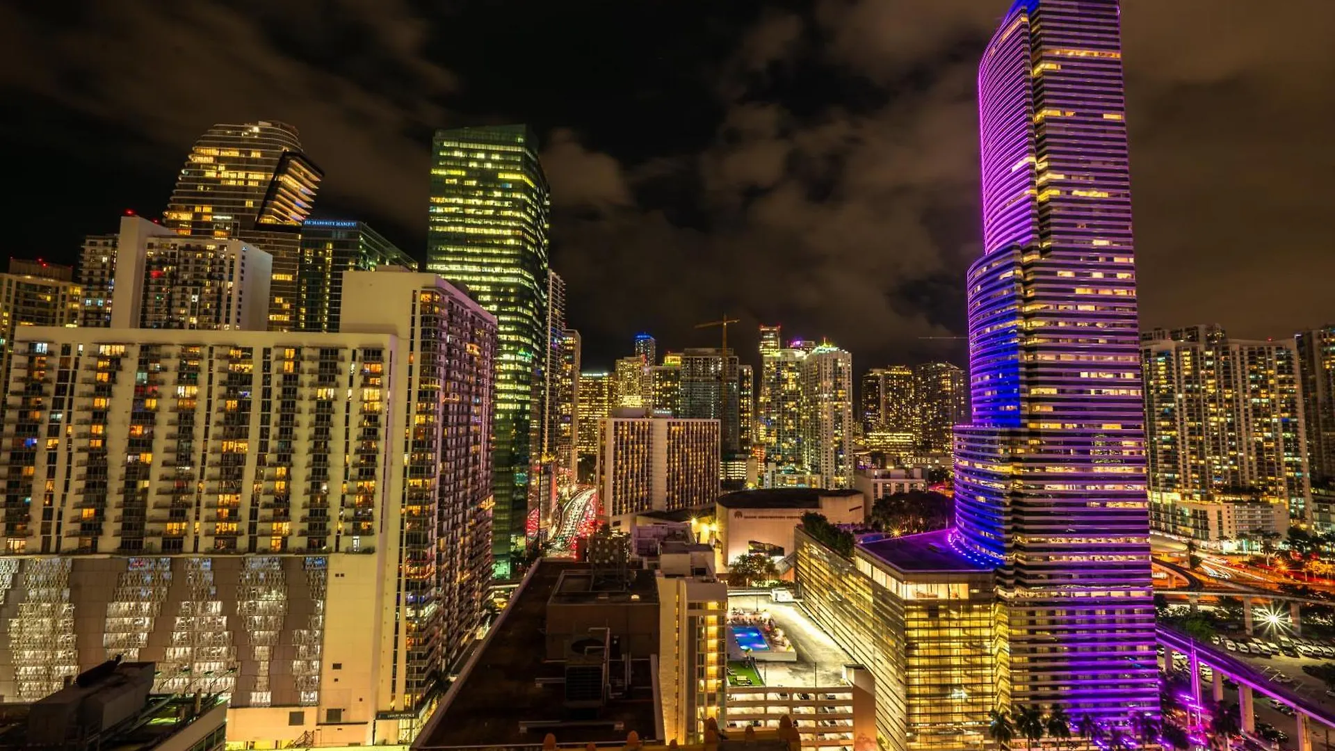 Апартаменты Luxury Loft W Skyline View, Rooftop Pool, Brickell Downtown *