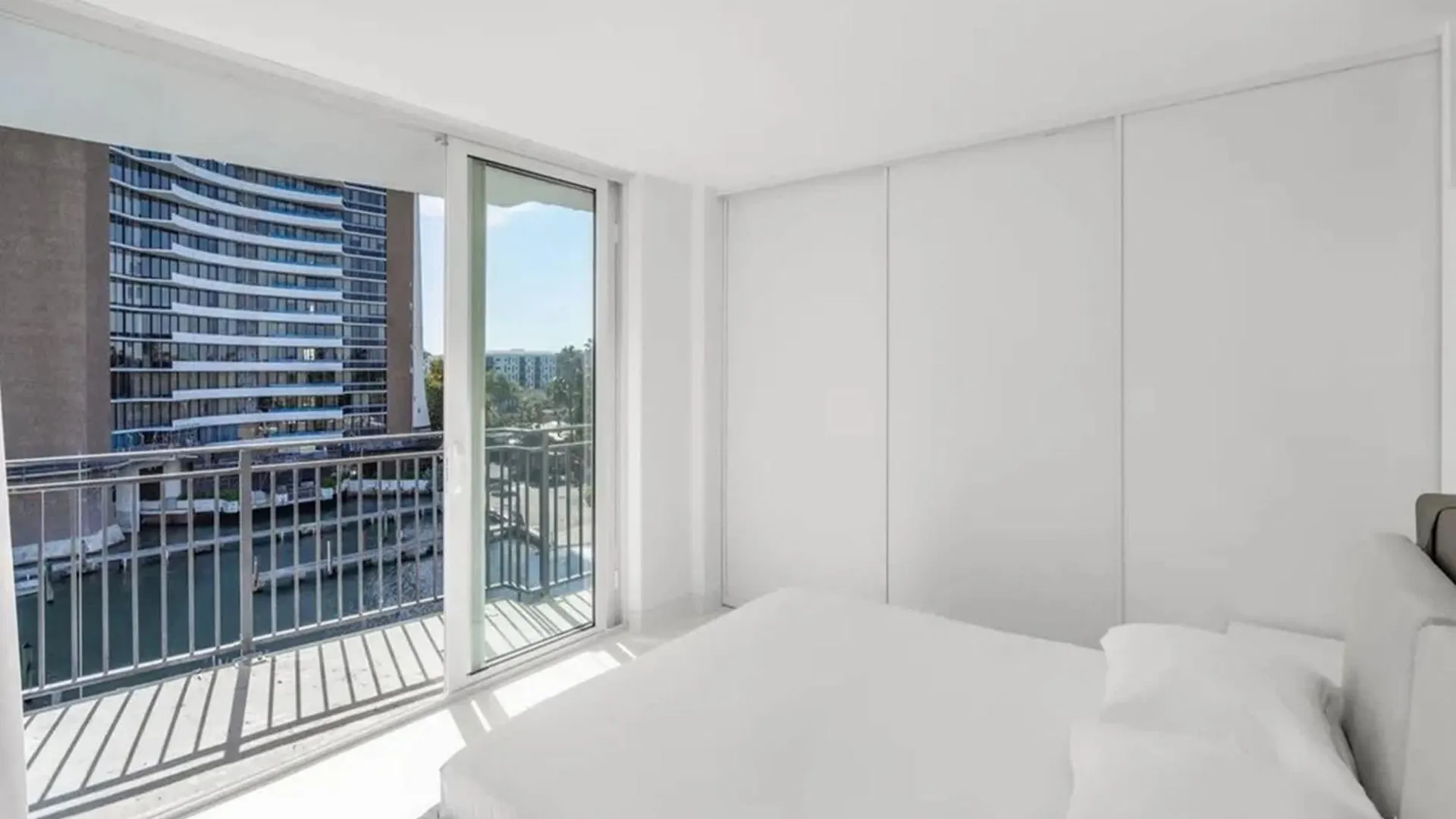 Daire Modern Bayview With Balcony In *