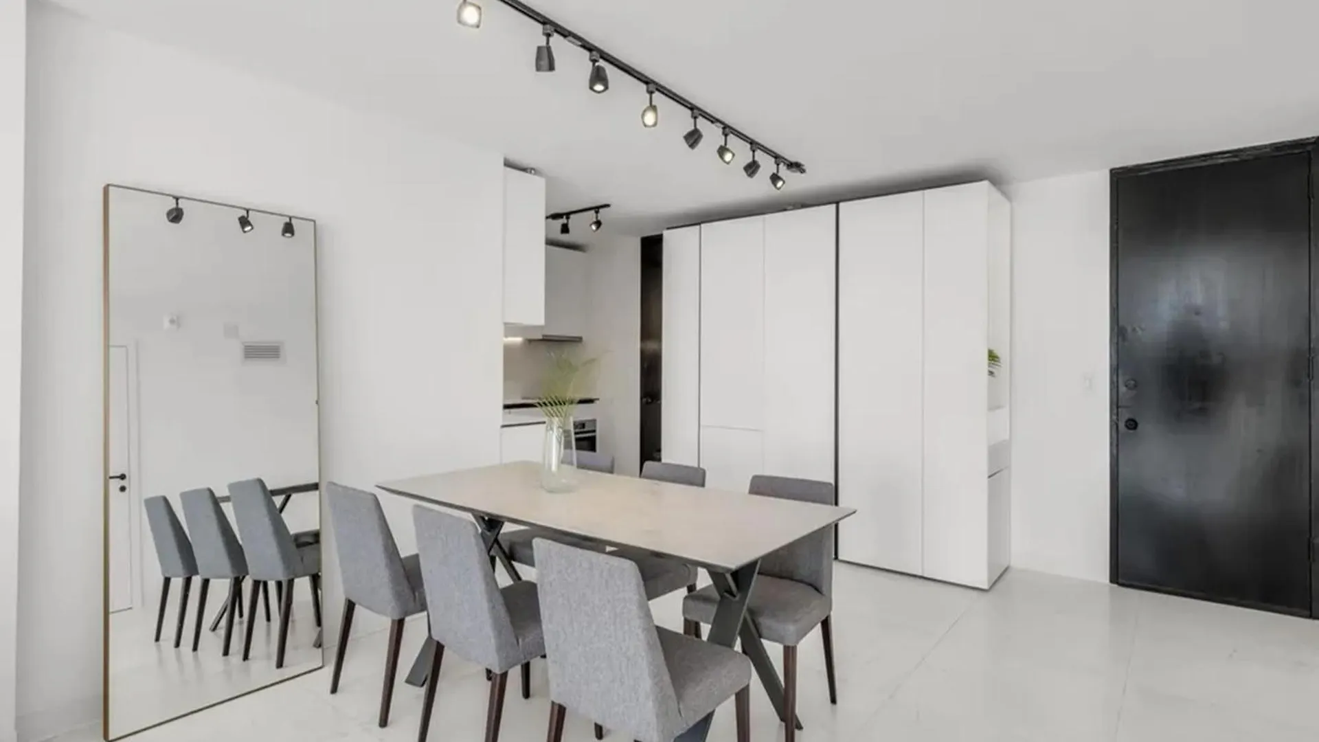 Modern Bayview With Balcony In Daire