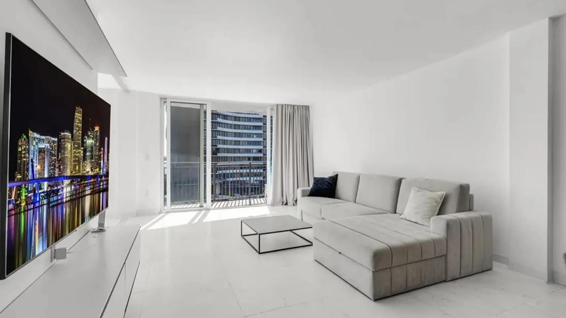 Modern Bayview With Balcony In Daire Miami