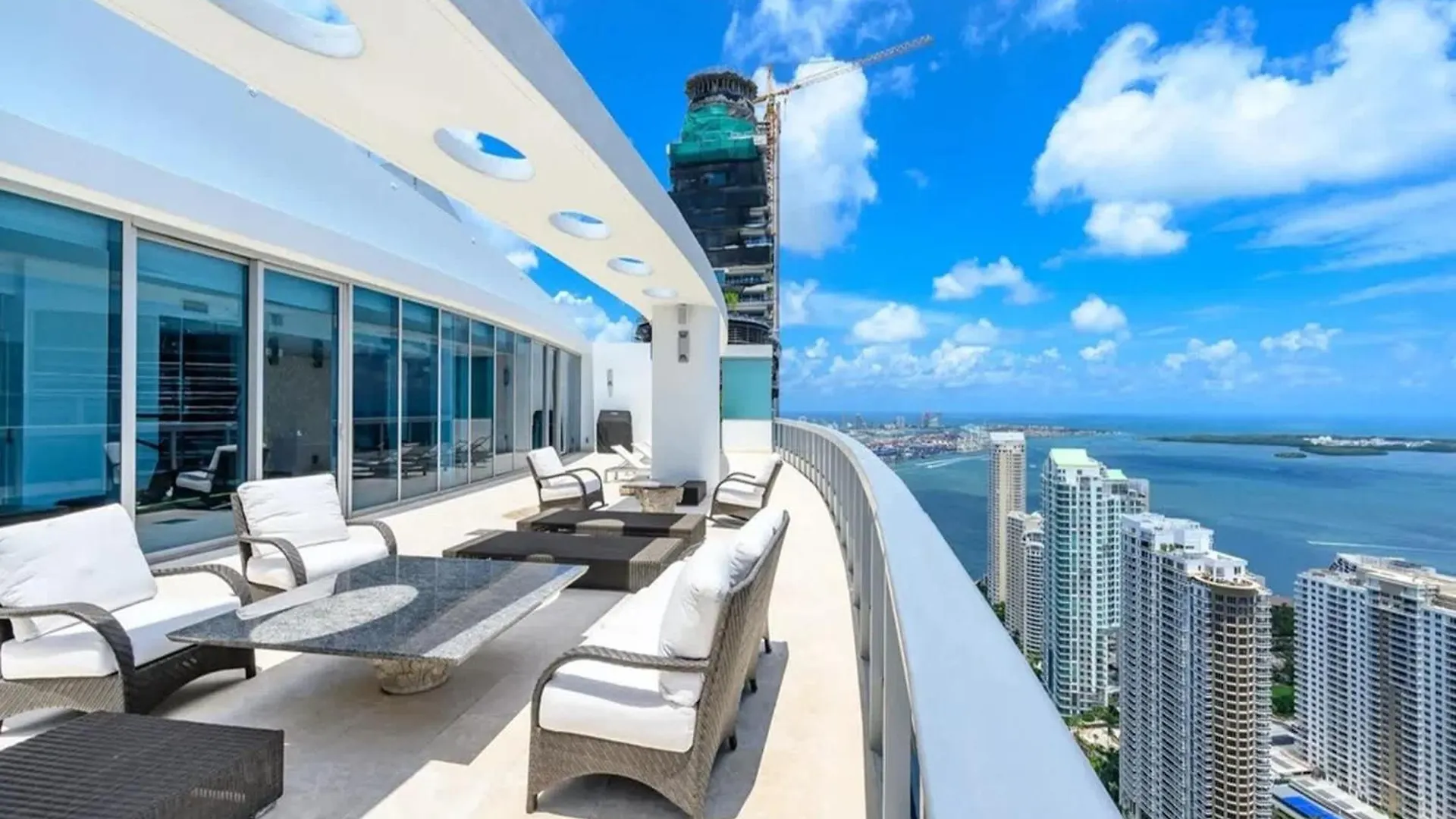 Apartment Penthouse With Bay Views In Downtown *