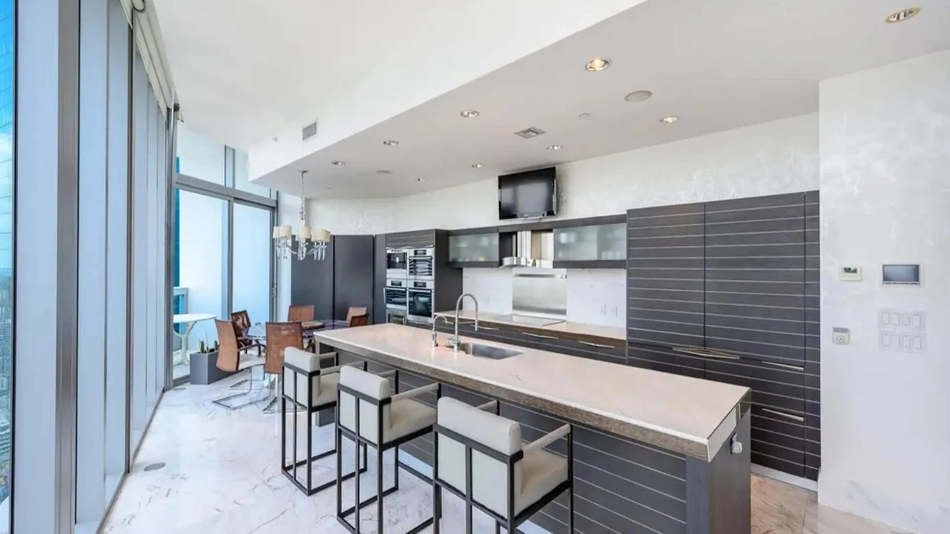 Penthouse With Bay Views In Downtown * Miami