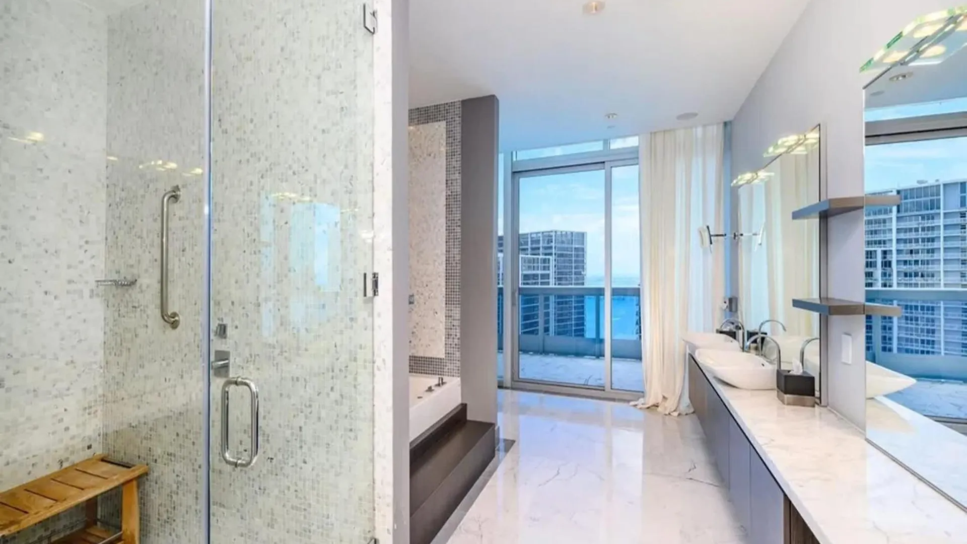 Penthouse With Bay Views In Downtown * Miami