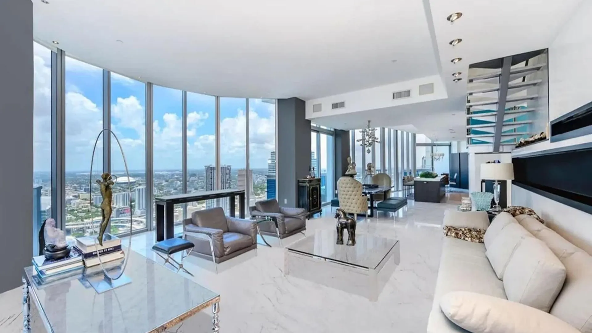 Penthouse With Bay Views In Downtown Miami