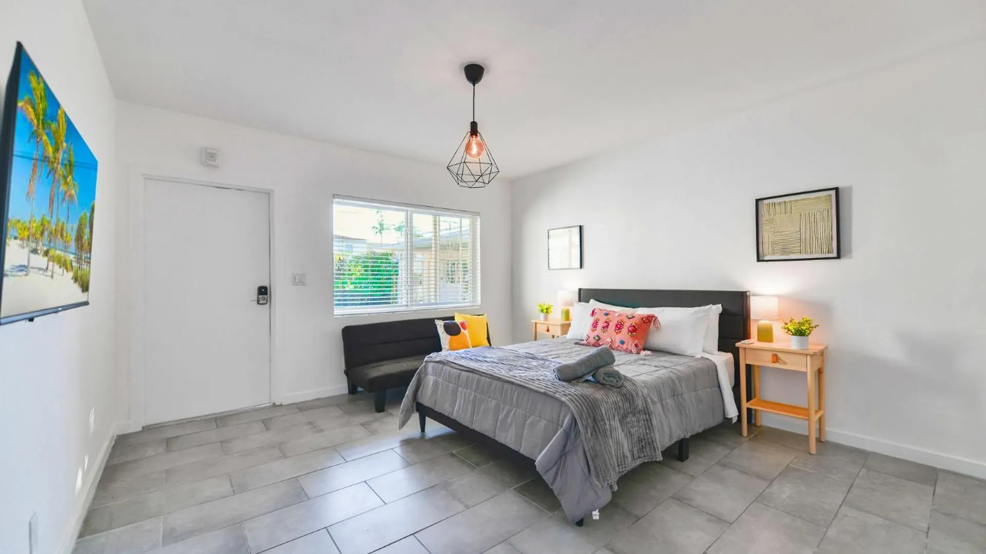 Charming In A Beautiful Neighborhood Setting Apartamento