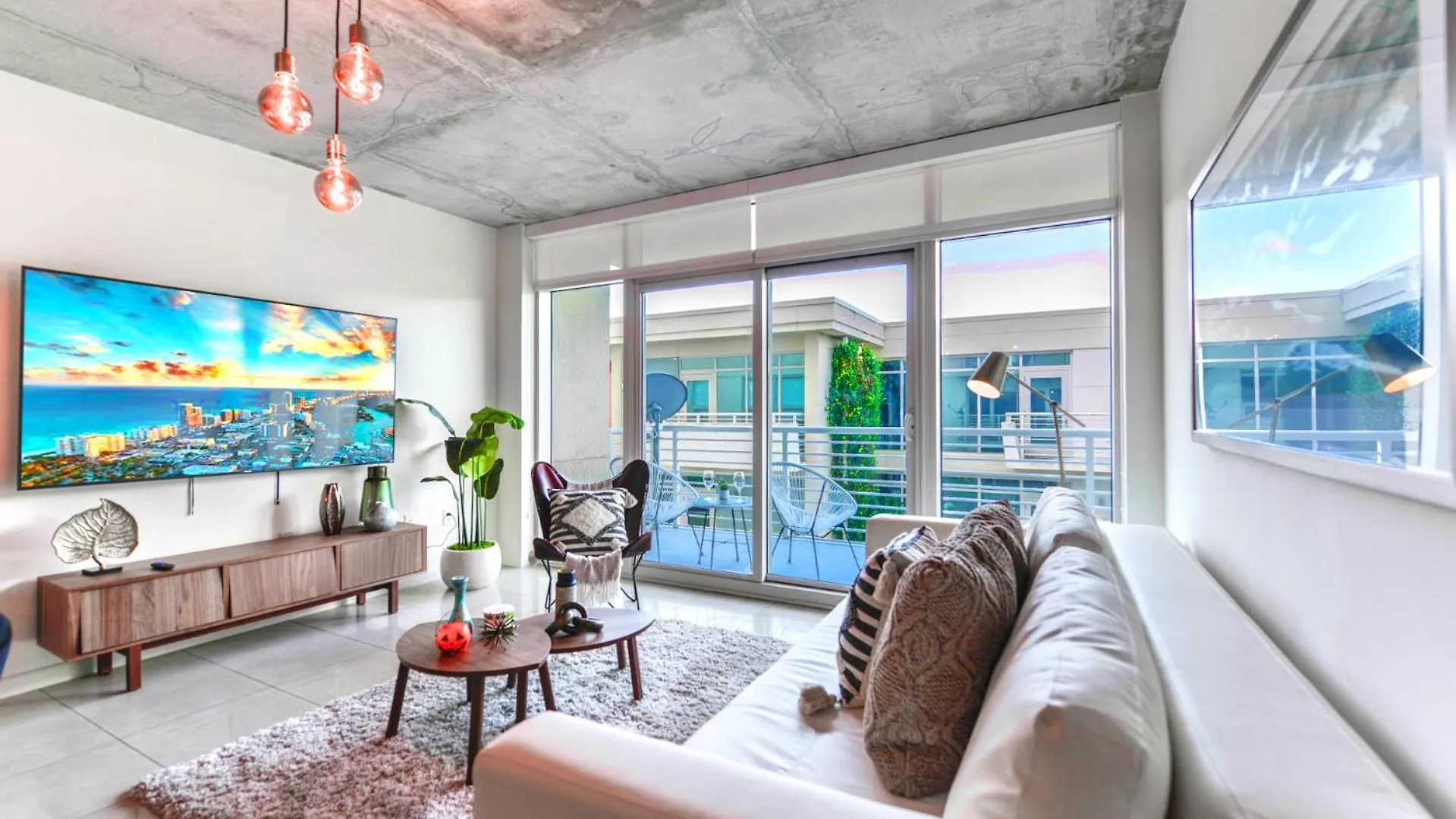 아파트 Stylish Midtown - Pool & Prime Location