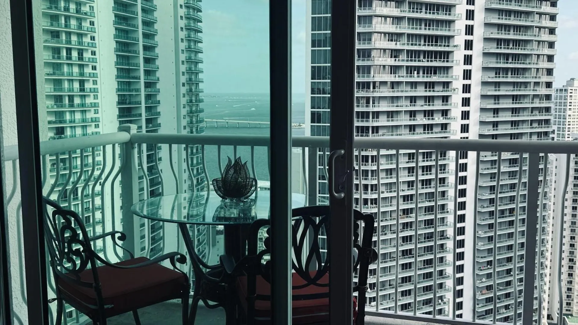 Brickell Unit, Amazing View, Balcony, Pool, 1 Free Parking * Miami