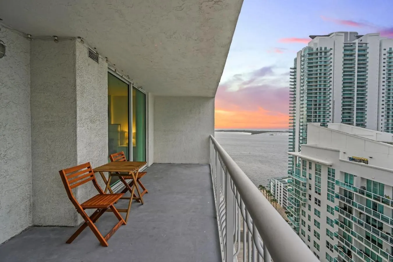 Skyline And Bay Glimpse 1br Brickell Retreat Apartment