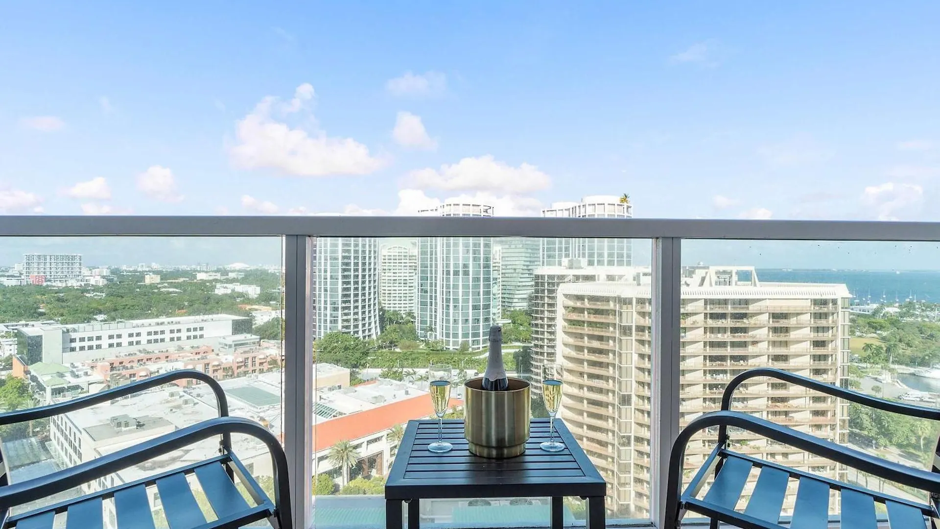 Mvr - Where Style Comfort And Convenience Meet 迈阿密
