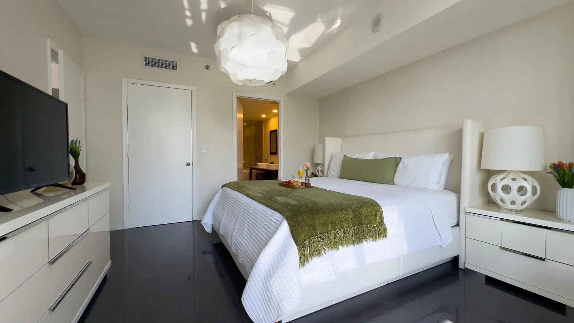 Mvr Panoramic Views & King Comfort Lejlighed