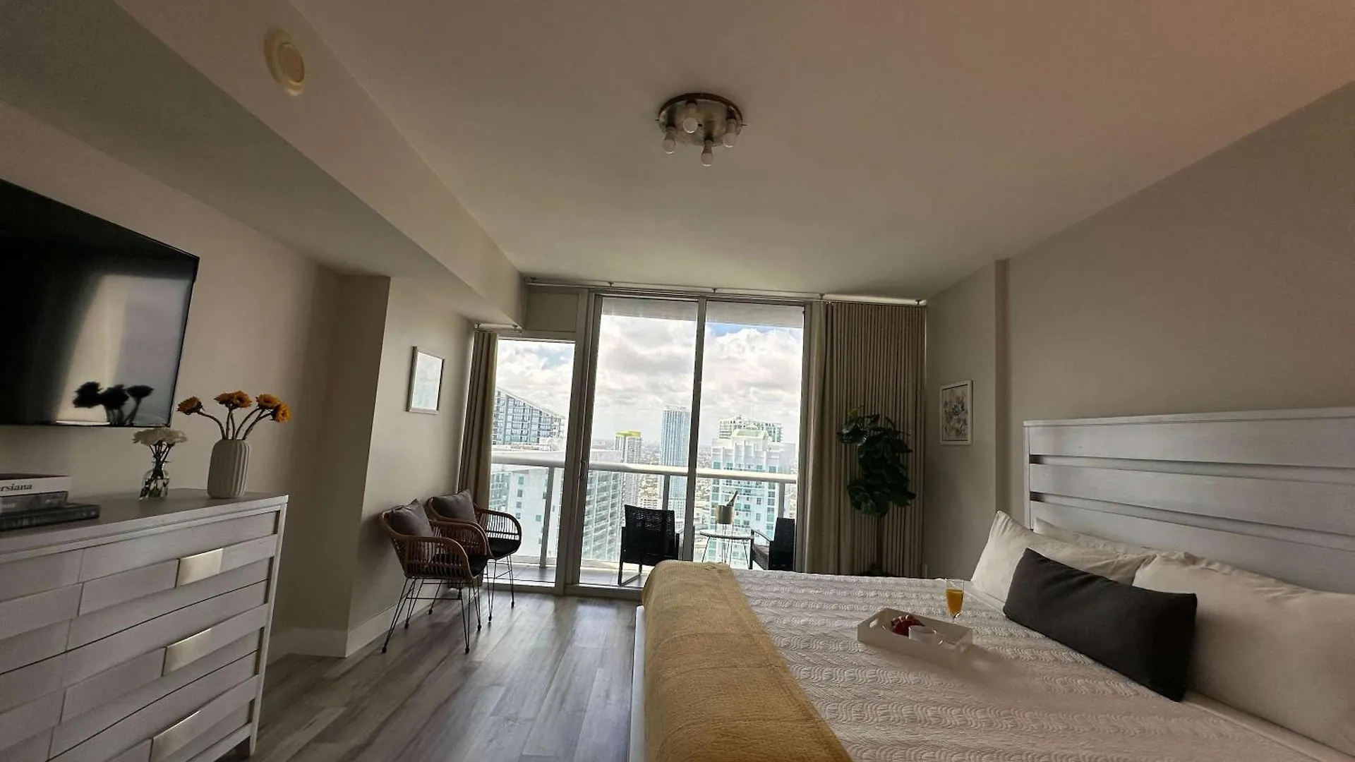 Mvr - Live The Icon Brickell Dream