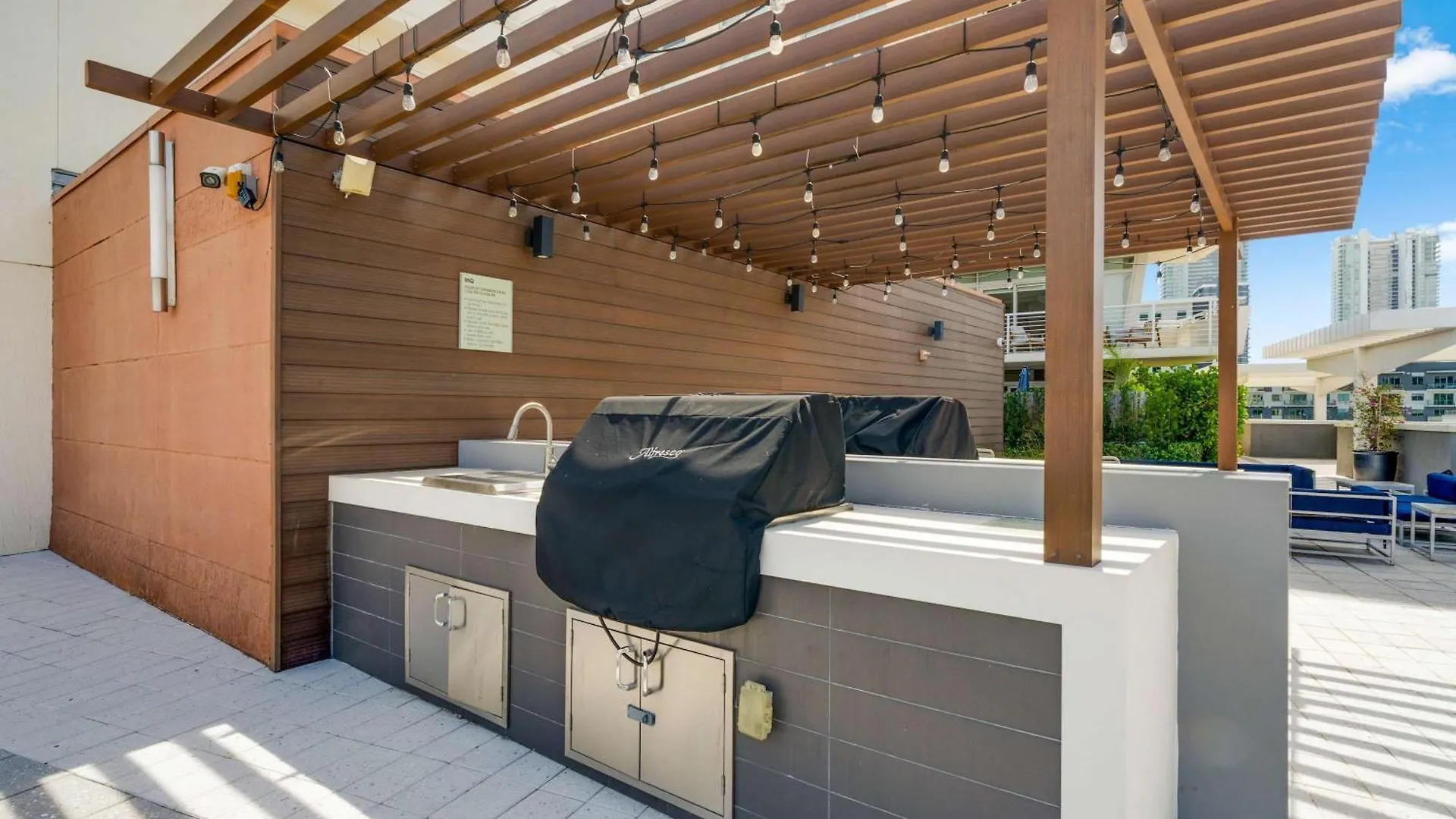Midtown Muse -walkable Cozy Amenity Bldg W Parking